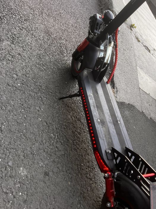 Vand trotineta jrh t16 noua inca in garantie luata acum 1 luna jumate