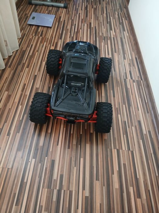 Traxxas x maxx 8s automodel