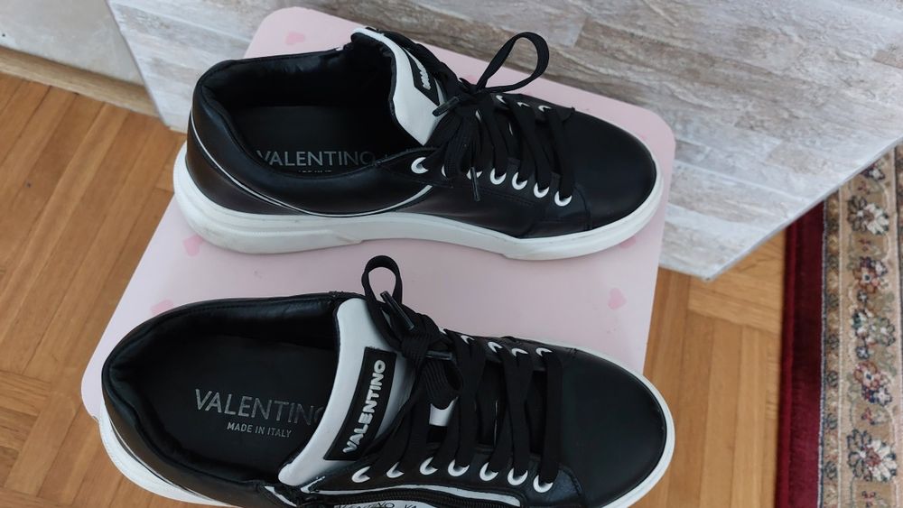 Оригинални Valentino