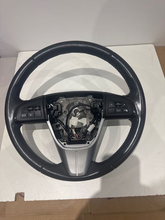 Mazda 3 кожен волан Мазда 3