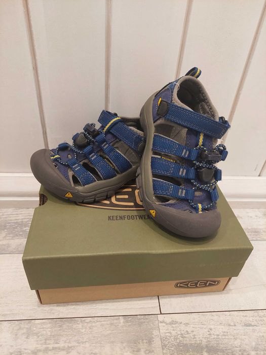 Обувки за момче, размери 21,26,27,28,30