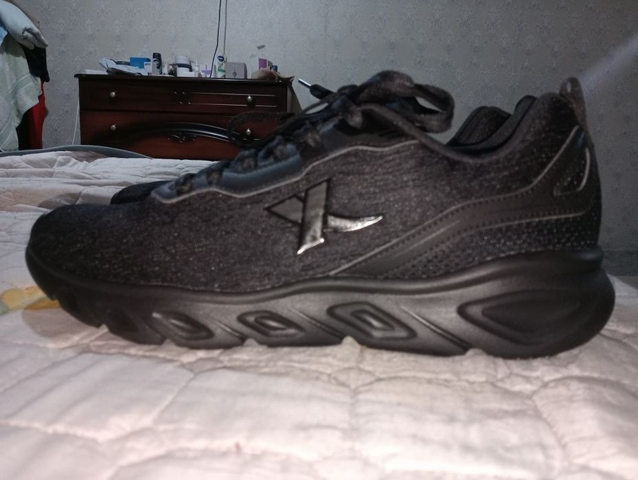 Продам кросовки бренда Xtep. 44 размера.