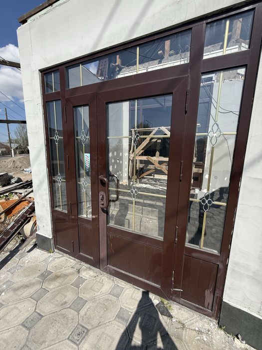 Входные  двери рама алюминий