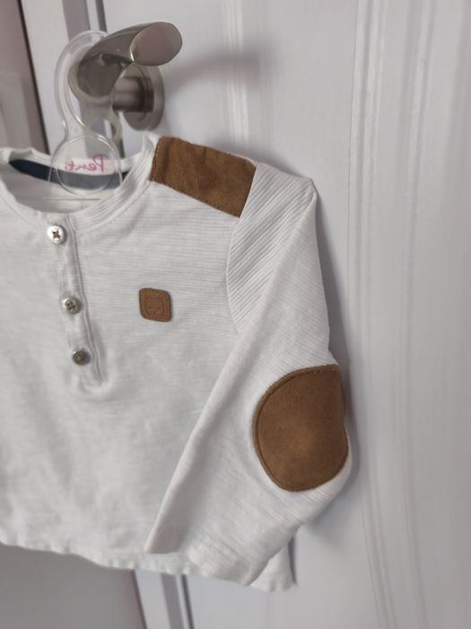 Бебешки анцунг Мики маус в перфектно състояние 6-8 месеца