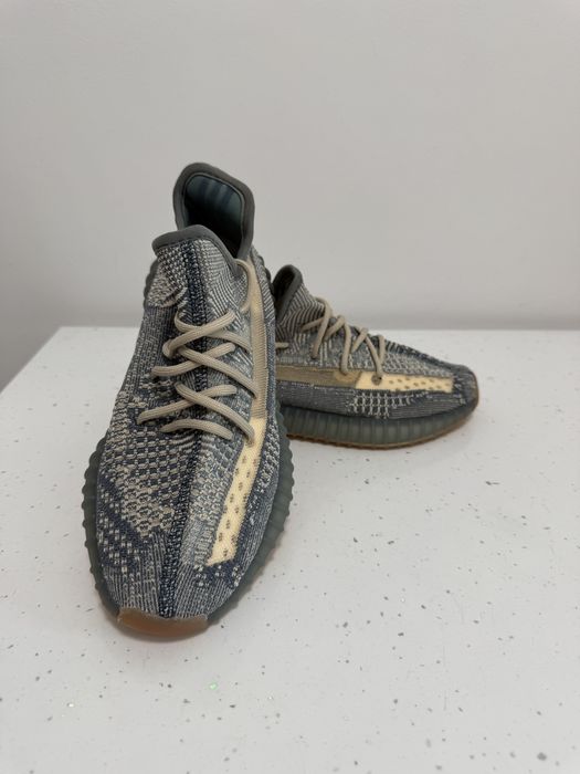 Adiada Yeezy, marimea 42