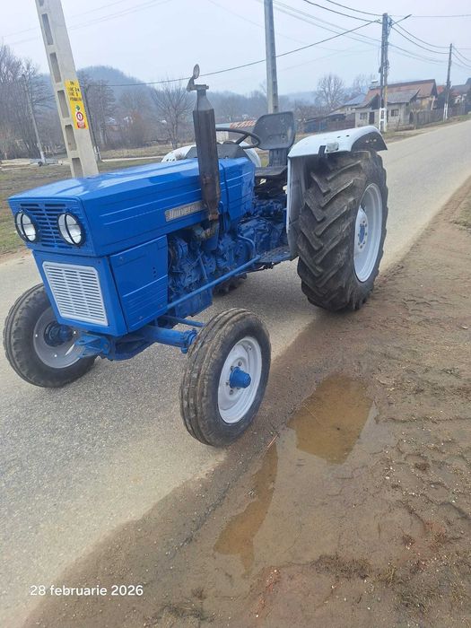 Tractor Universal 445