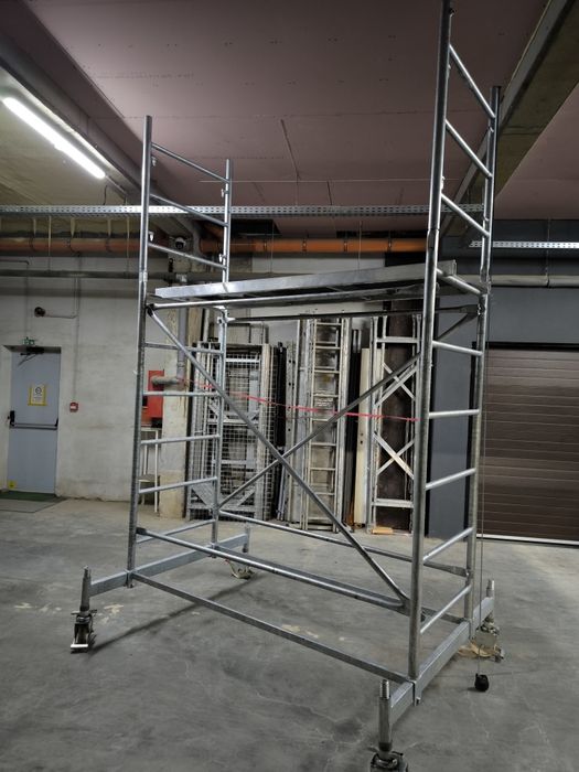 Închiriez schela mobila de interior și exterior