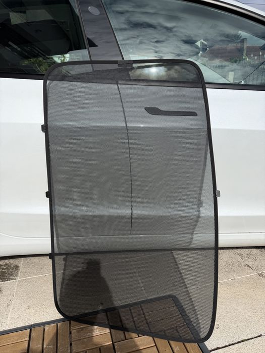 Tesla сенник за таван