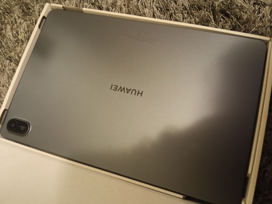 Vând tabletă Huawei