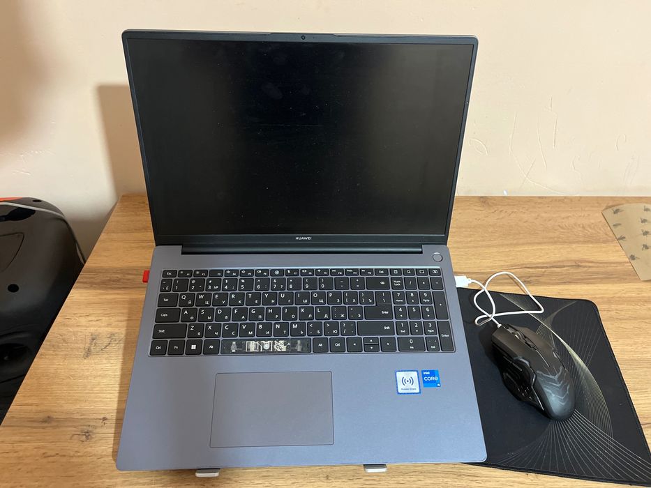 Huawei MateBook D16, Core i5-13420H, 16 ГБ ОЗУ
