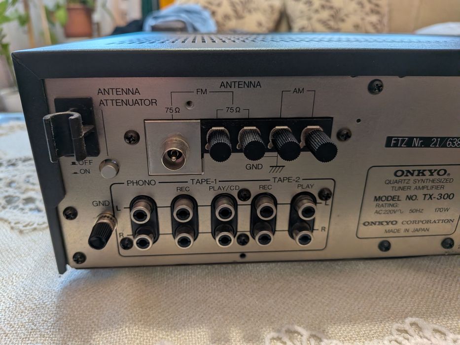 Amplificator Onkyo Quartz Syntesized Tuner TX-300