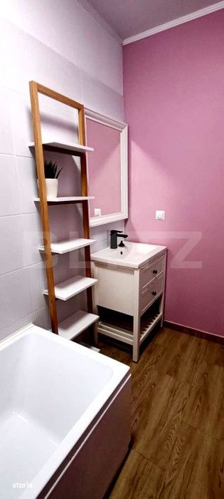 Apartament cu 3 camere, 63 mp, cu 2 bai si balcon mare, in zona Valea