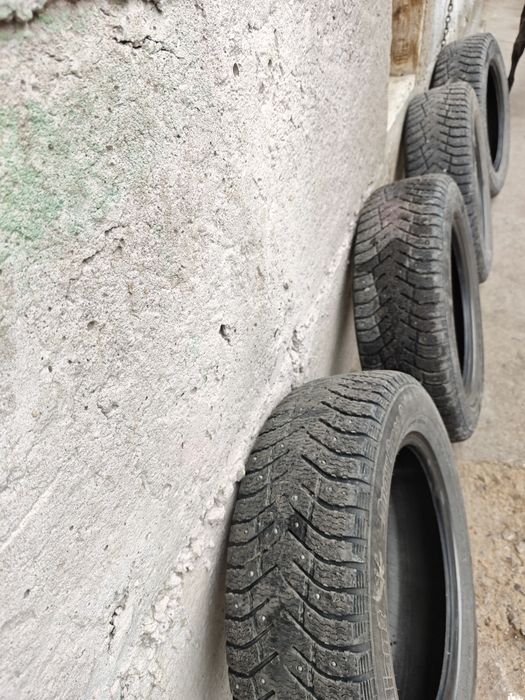 Продам шипованую резинну