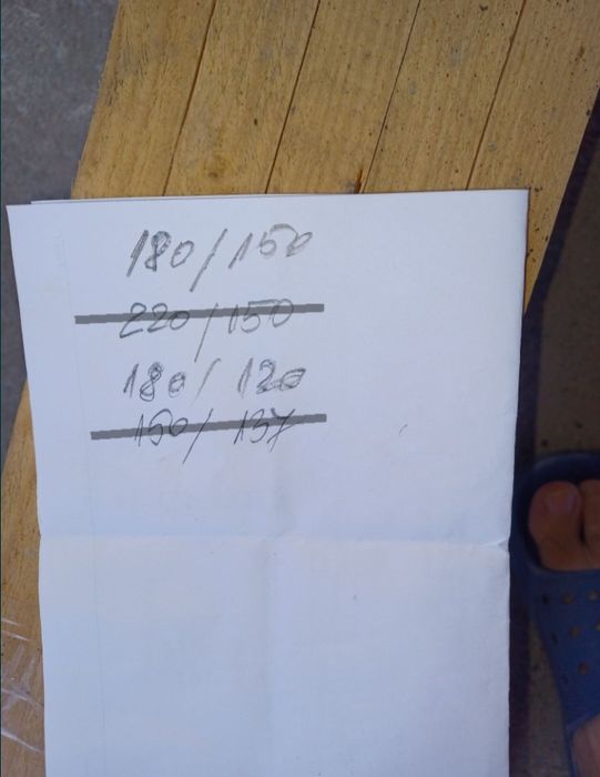 Ferestre din lemn cu geamuri termopan.