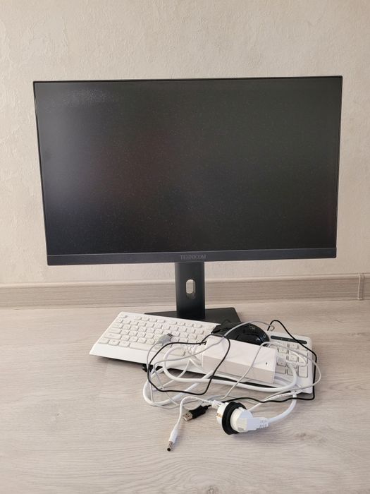 Моноблок с клавиатурой и мышью