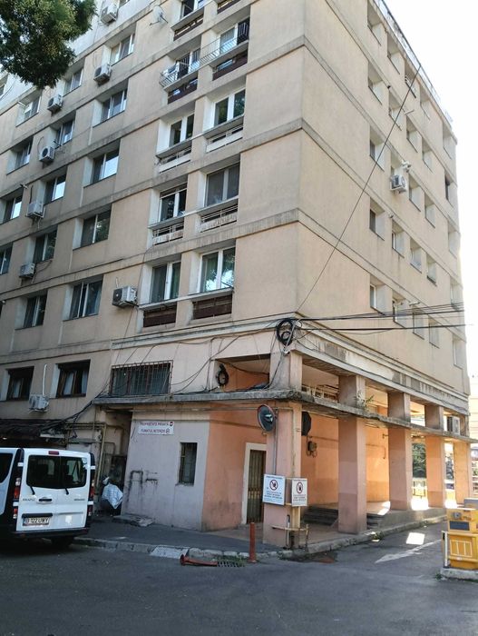 Persoana fizica vand apart ultracentral, Piata Unirii-langa Hotel Unirea, etaj 1