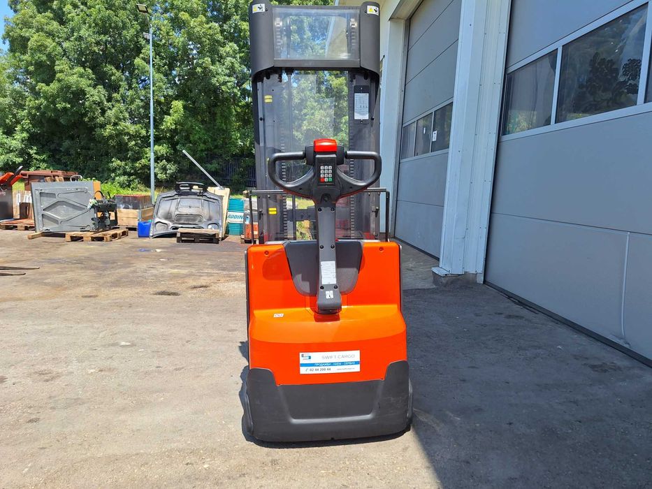 Електрически стакер Toyota SWE120L - 4150 mm