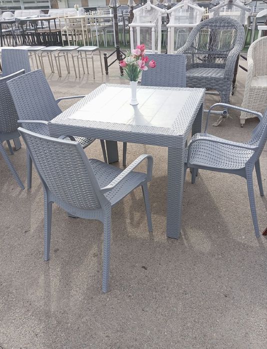 Стол стуллар сотилади