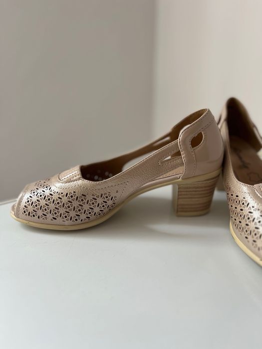 Pantofi de vanzare