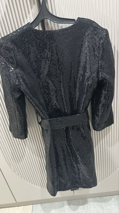 Вечернее платье с пайетками Mango