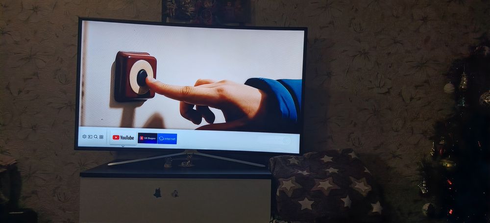 Продам смартфон телевизор Самсунг 50 д