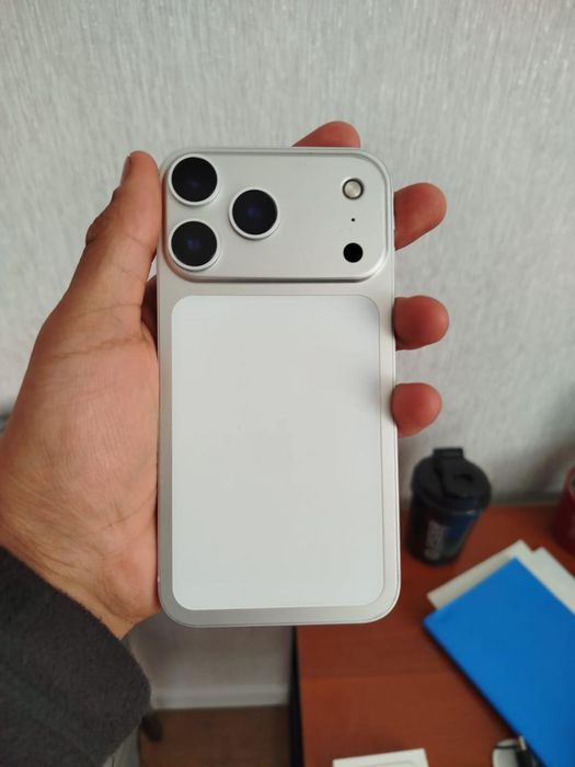 iPhone 11 в корпусе 17