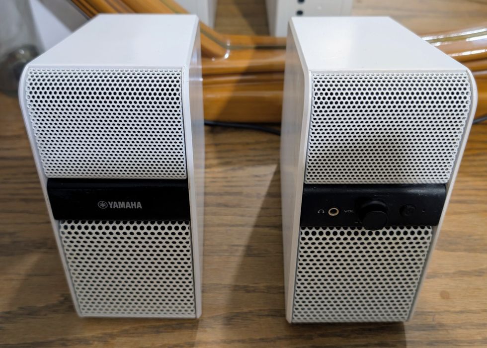 Boxe PC active marca Yamaha.