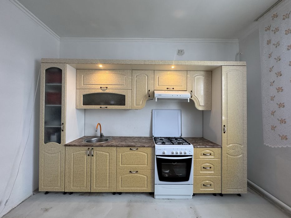 Продам кухонный гарнитур с техникой