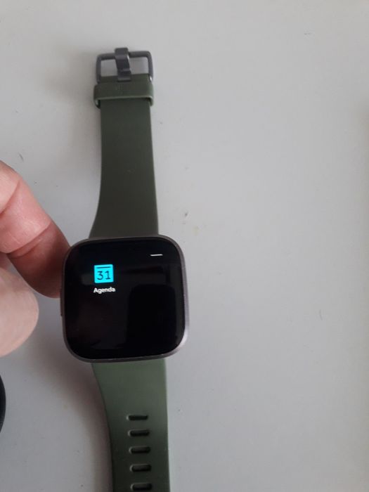 Ръчен часовник и зарядно