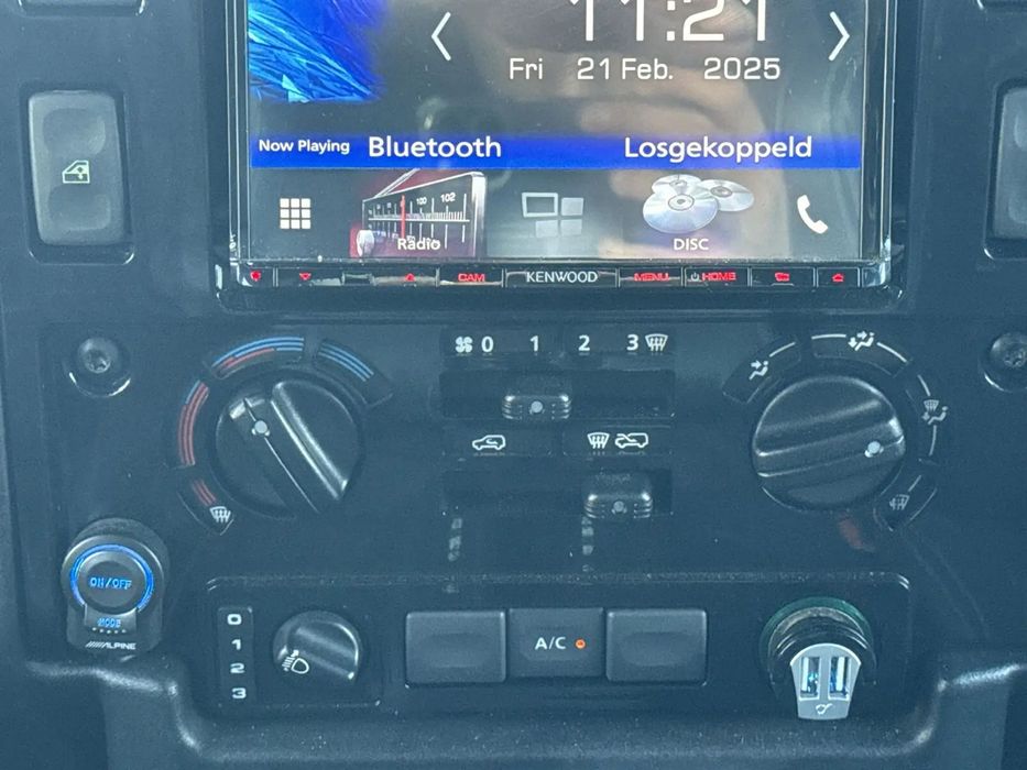 Land Rover Defender 2.4 TD 110 SW S Car 2009