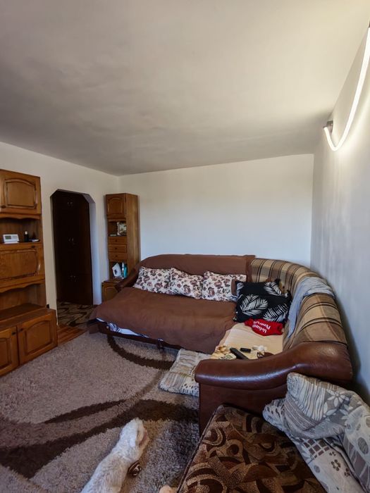Vand apartament cu 3 camera etajul 4,plus garaj