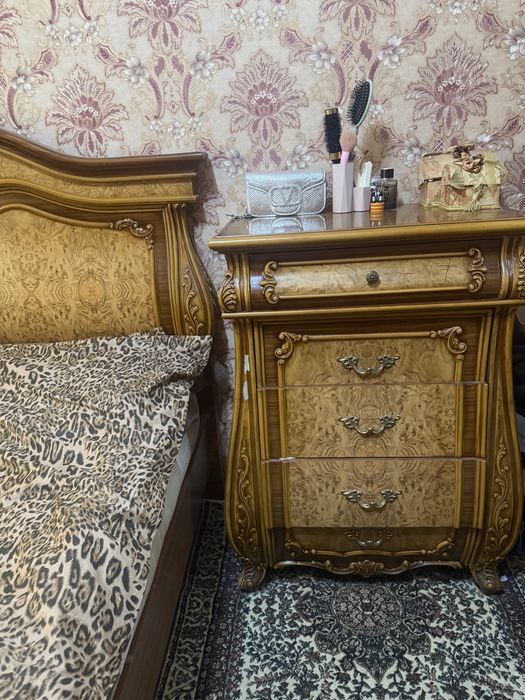Хитой мебели сотилади