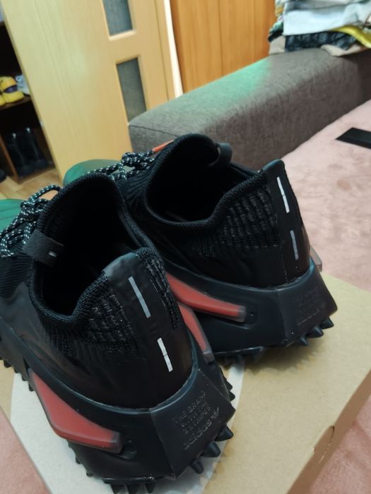 Vând adidas nmd s1
