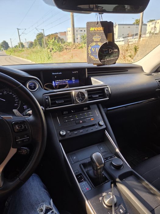 Vînd LEXUS IS300H hibrid an 2019