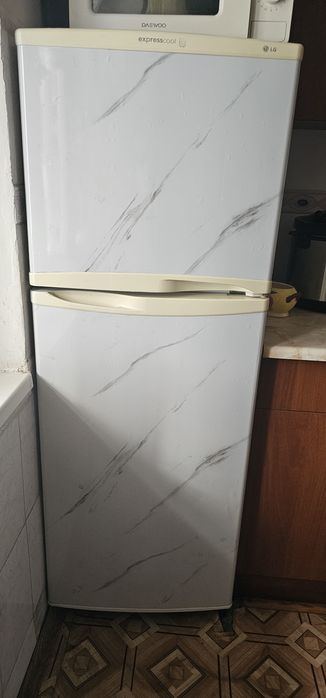 Продам холодильник