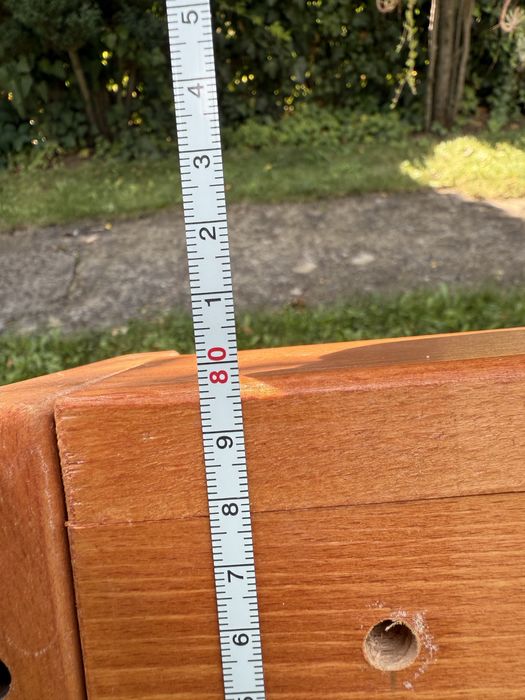 Продавам трапезарна маса от масивно дърво