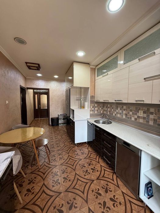 Срочно продаётся 2 ком Ойбек метро