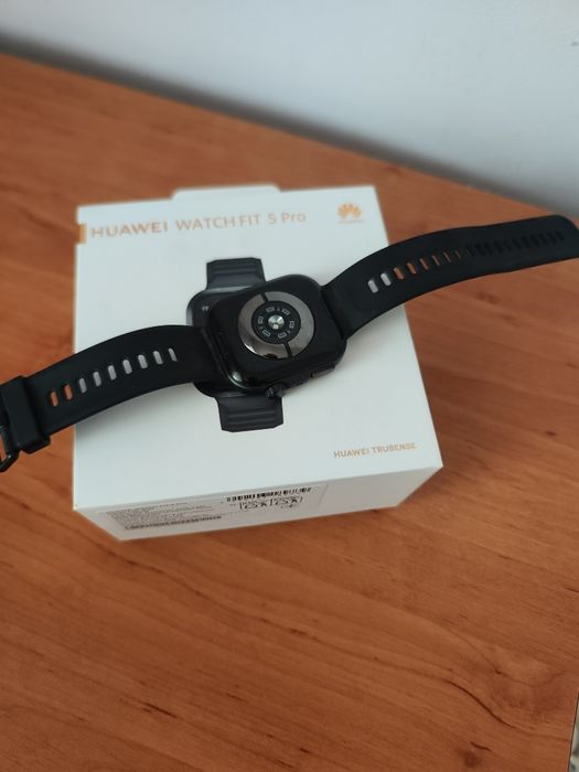 Huawei Watch Fit 5 Pro Black – с 36 месеца гаранция!