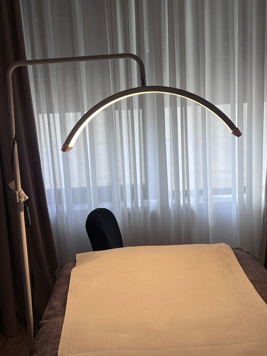 Vand lampa semiluna alba