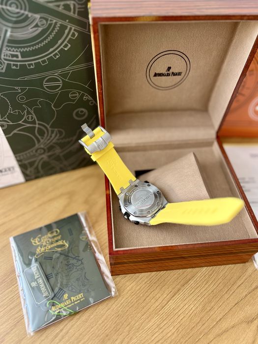 Audemars Piguet Royal Oak Offshore Diver Yellow 42 mm