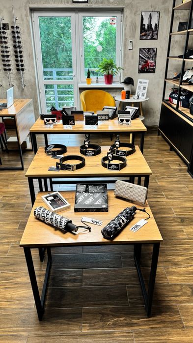 Стол (остался только маленький)