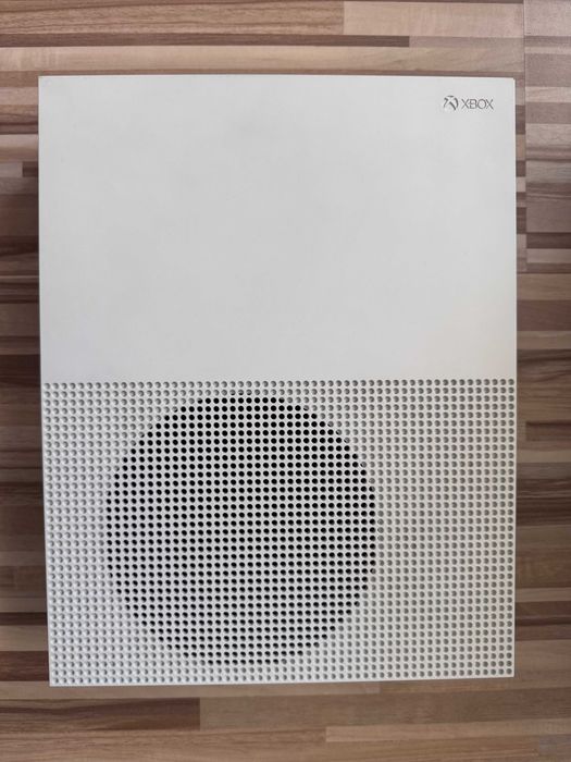 Xbox One S 1TB с една игра