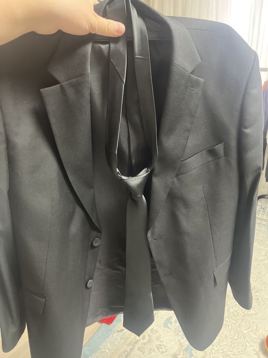 Продам костюм с галстуком