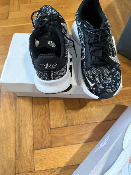 Маратонки на adidas i nike