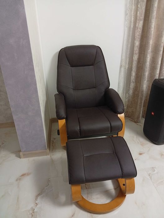 Masă de unghii și scaun