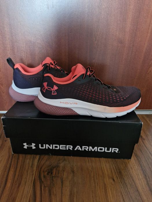 Дамски маратонки Under Armour HOVR Turbulence, черно и розово,номер 39