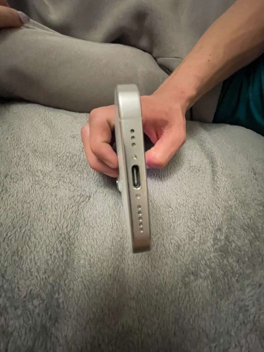 Iphone 15 pro 256 GB 85% kapacitet 600€