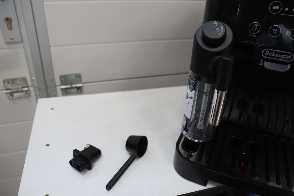 Кафеавтомат Delonghi Magnifica Start ECAM220.91.B с LatteCrema