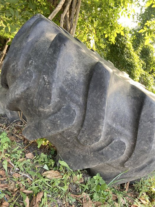 Vand cauciucuri 20.8R30 si 23.1/26