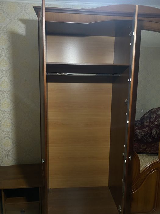 Продается спальный гарнитур